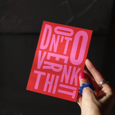 postkarte-dont_overthink_it-rot.png